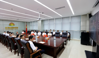 英国上市公司365党员干部职工观看庆祝中国共产党成立100周年大会